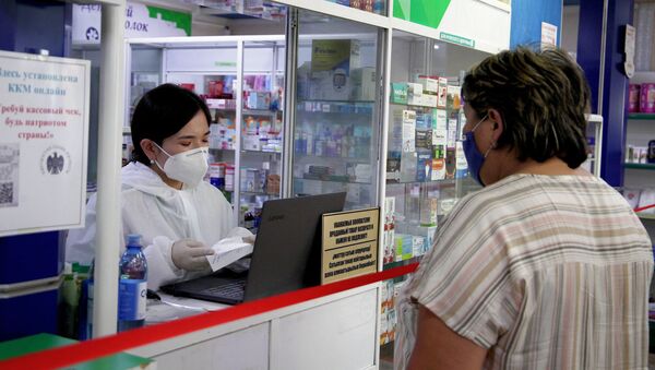 Рейд по проверке цен на лекарства в аптеках Оша - Sputnik Кыргызстан