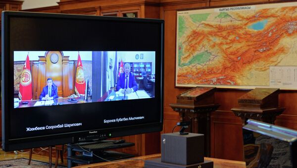 Президент Сооронбай Жээнбеков провел онлайн-совещание с Премьер-министром Кубатбеком Бороновым - Sputnik Кыргызстан