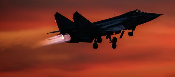 Истребитель-перехватчик МиГ-31 во время тренировочного полета - Sputnik Кыргызстан