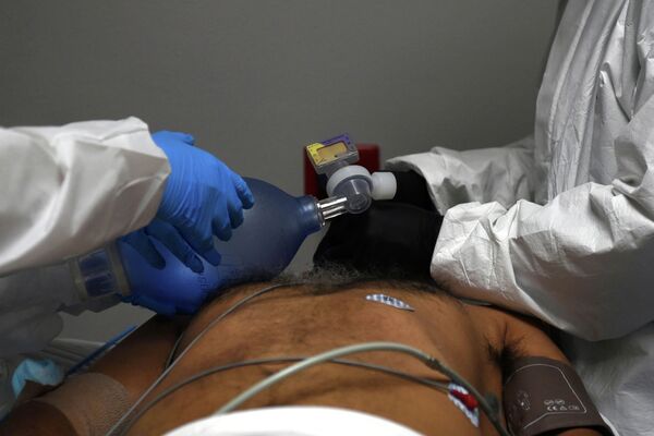 Как отличить симптомы COVID, простуды и гриппа, рассказали в Минздраве КР - Sputnik Кыргызстан