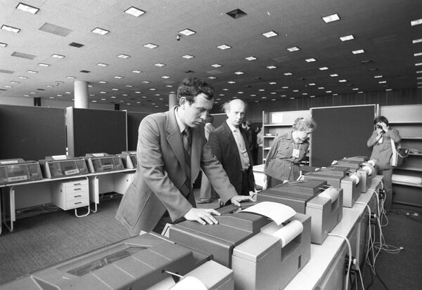 Полет мишки держали в секрете — как журналисты освещали Олимпиаду-80 Полет мишки держали в секрете — как журналисты освещали Олимпиаду-80 - Sputnik Кыргызстан