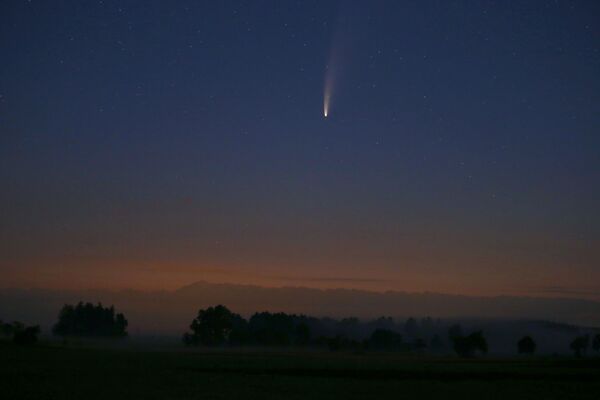 Комета C/2020 F3 в небе над Германией - Sputnik Кыргызстан