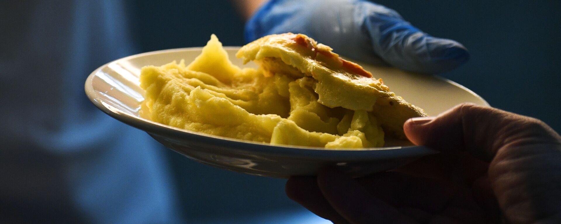 МАУ Комбинат питания в Новосибирске   - Sputnik Кыргызстан, 1920, 18.07.2020