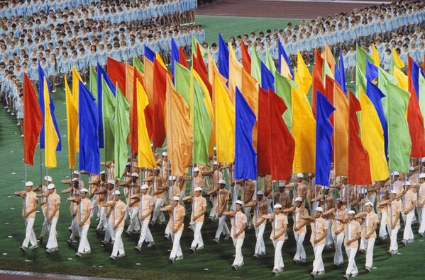 Праздничное шествие спортсменов во время открытия XXII летних Олимпийских игр в Москве, 1980 год - Sputnik Кыргызстан