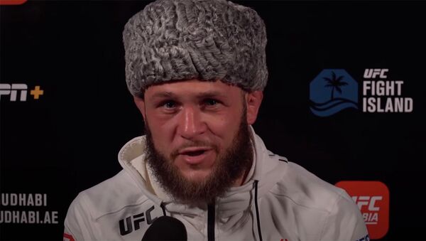 Физиев выразил слова поддержки кыргызстанцам после победы в UFC — видео  - Sputnik Кыргызстан