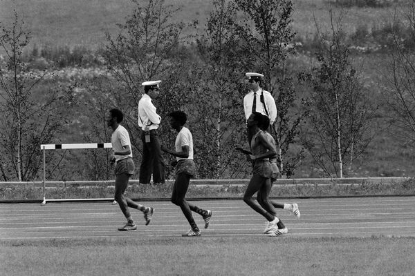 Как воры в законе и цыганские бароны помогали милиции на Олимпиаде-80 - Sputnik Кыргызстан