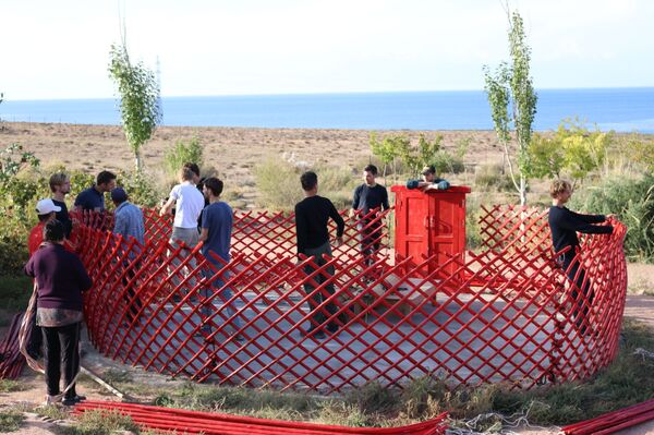 Актриса из Волка с Уолл-стрит пришла в восторг от КР — история бизнесмена - Sputnik Кыргызстан