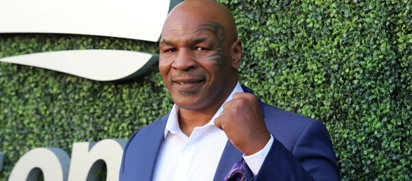 Бывший чемпион по боксу в супертяжелом весе Майк Тайсон - Sputnik Кыргызстан