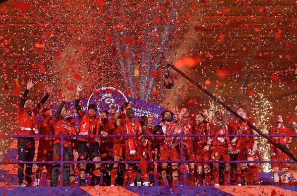 Празднование победы в английской Премьер-лиге - Sputnik Кыргызстан