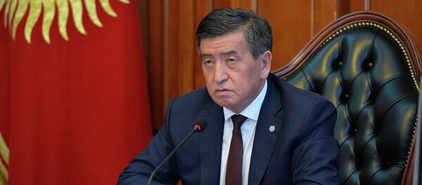 Президент Сооронбай Жээнбеков обсудил с Премьер-министром Кубатбеком Бороновым меры по борьбе с коронавирусом - Sputnik Кыргызстан