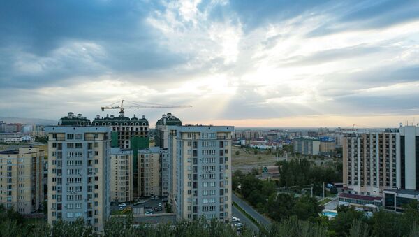 Дома вдоль проспекта Чингиза Айтматова в Бишкеке. Архивное фото - Sputnik Кыргызстан