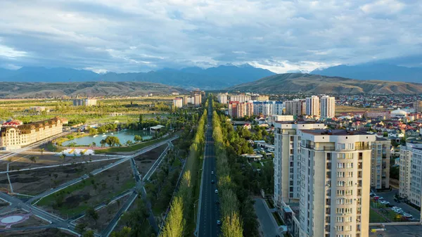 Жилые дома и новый парк здоровья вдоль проспекта Чингиза Айтматова в Бишкеке. Архивное фото  - Sputnik Кыргызстан