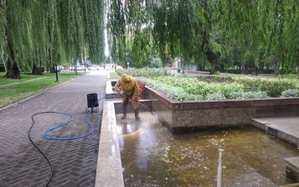 В муниципалитете напомнили, что пару лет назад здесь была проведена реставрация фонтанов - Sputnik Кыргызстан