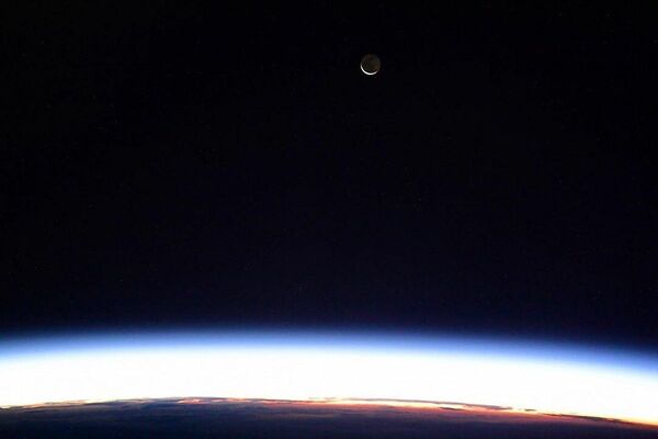 Вид на Луну с борта МКС - Sputnik Кыргызстан