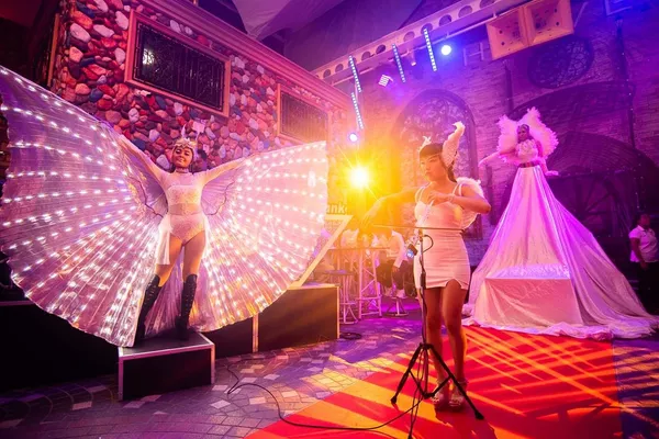 Как бишкекчанка выступала в лучшем ночном клубе Таиланда — история скрипачки Как бишкекчанка выступала в лучшем ночном клубе Таиланда — история скрипачки - Sputnik Кыргызстан