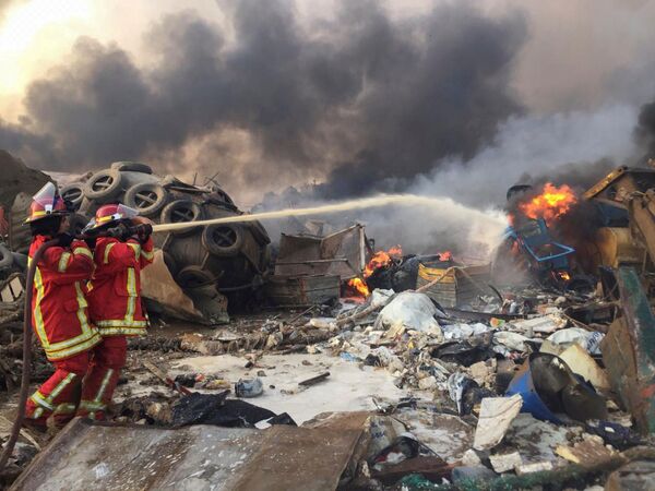 Тушение пожара на месте взрыва в Бейруте - Sputnik Кыргызстан