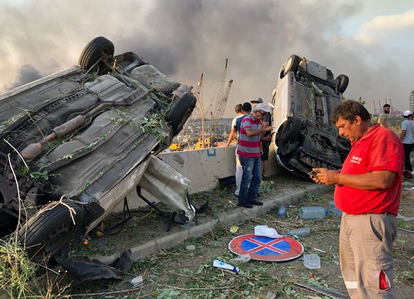 Машины, поврежденные в результате взрыва в Бейруте - Sputnik Кыргызстан