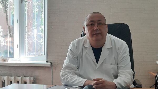 Заведующий отделением Национального госпиталя Нурлан Оморов - Sputnik Кыргызстан