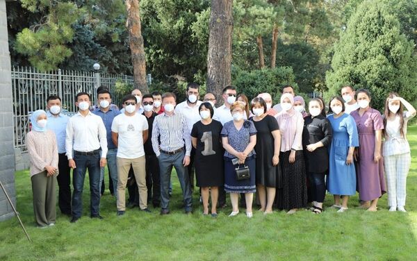 Врачам-соотечественникам, прибывшим в Кыргызстан из России и Турции для оказания помощи в борьбе с пандемией коронавируса, вручили награды - Sputnik Кыргызстан