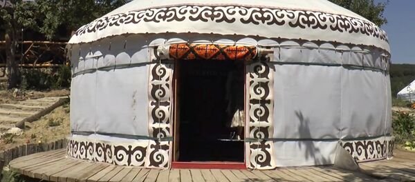 Юрточный городок в Молдове открыла уроженка Кыргызстана — видео - Sputnik Кыргызстан