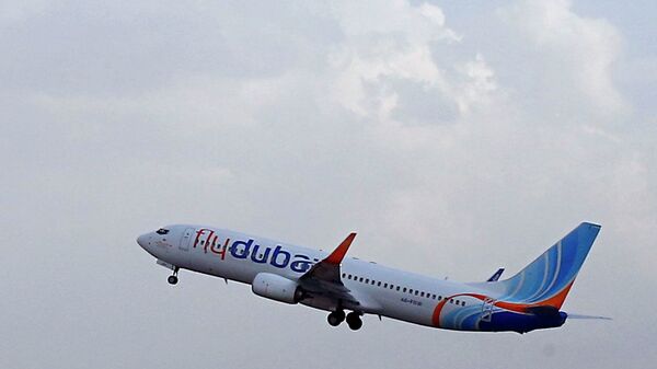 Самолет авиакомпании Fly Dubai совершает взлет. Архивное фото - Sputnik Кыргызстан