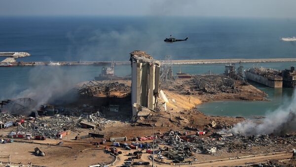 Разрушенный после мощного взрыва порт в Бейруте, Ливан, в среду, 5 августа 2020 года - Sputnik Кыргызстан