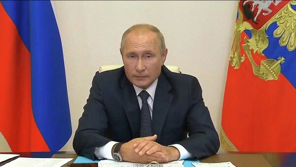 Путин заявил, что его дочь испытала на себе первую вакцину от COVID. Видео - Sputnik Кыргызстан