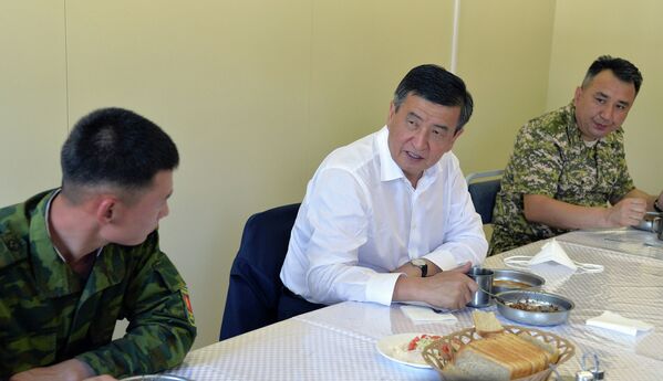 Рабочая поездка президента КР Жээнбекова в Баткенскую область - Sputnik Кыргызстан