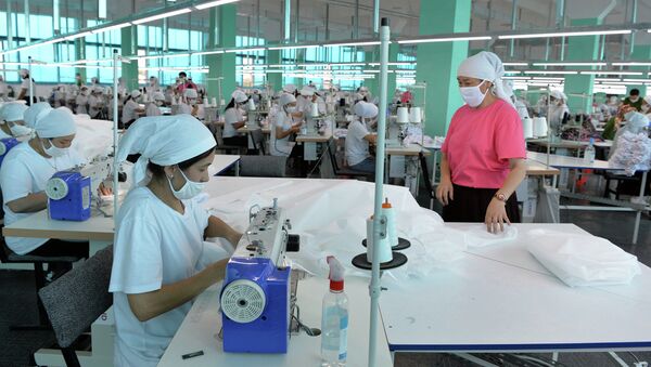 Работники текстильной фабрики компании. Архивное фото - Sputnik Кыргызстан