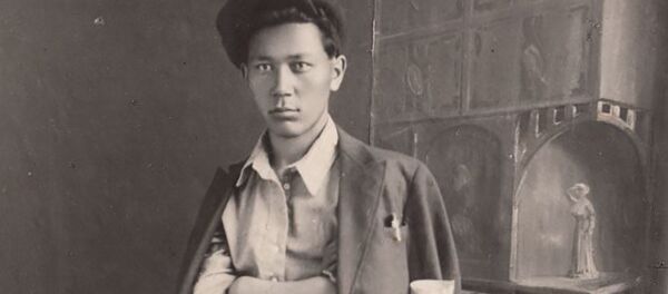 Бүгүн белгилүү акын, жазуучу Жусуп Турусбеков. Архив - Sputnik Кыргызстан