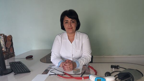 Врач высшей категории, терапевт в одной из клиник Ала-Букинского района Джалал-Абадской области Феруза Исмаилова - Sputnik Кыргызстан