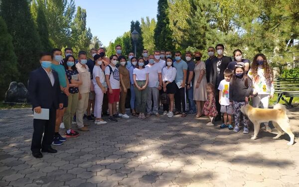 Для российских медиков организовали экскурсию в доме-музее Чингиза Айтматова. - Sputnik Кыргызстан