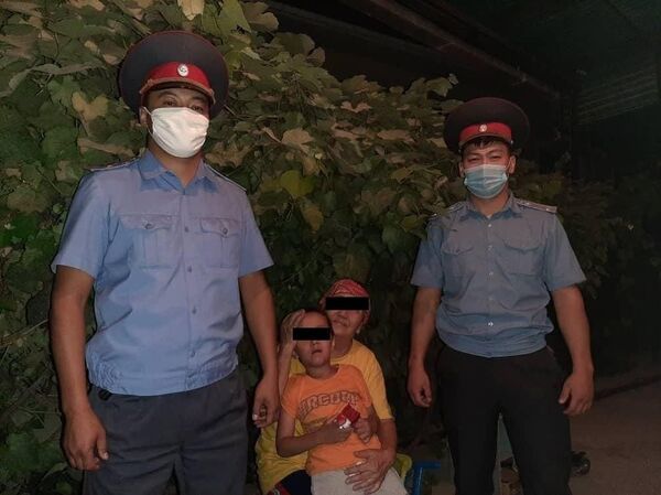 Милиционерлер жоголуп кеткен 6 жаштагы Чыңгызды тапты. Сүрөт - Sputnik Кыргызстан