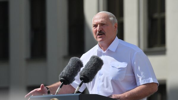 Президент Белоруссии Александр Лукашенко выступает на митинге - Sputnik Кыргызстан
