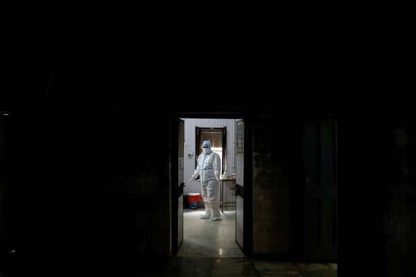 Женщина стыдилась своей беспомощности — истории санитаров из КР - Sputnik Кыргызстан