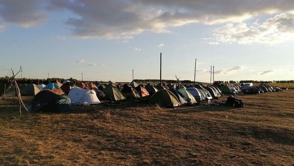 Стихийный палаточный лагерь кыргызстанце в Оренбургской области  - Sputnik Кыргызстан