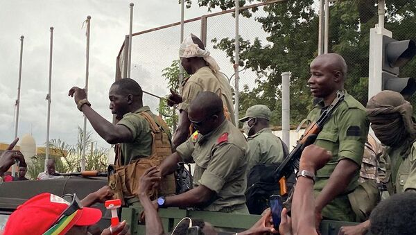 Празднование малийских солдат в Бамако - Sputnik Кыргызстан