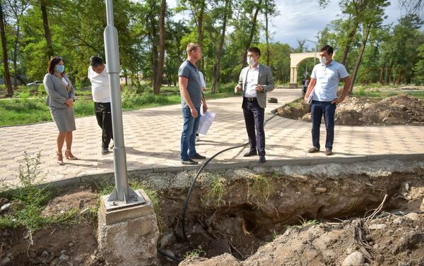 В Бишкеке продолжается строительство спортивного парка на пересечении улиц Манаса и Боталиева - Sputnik Кыргызстан