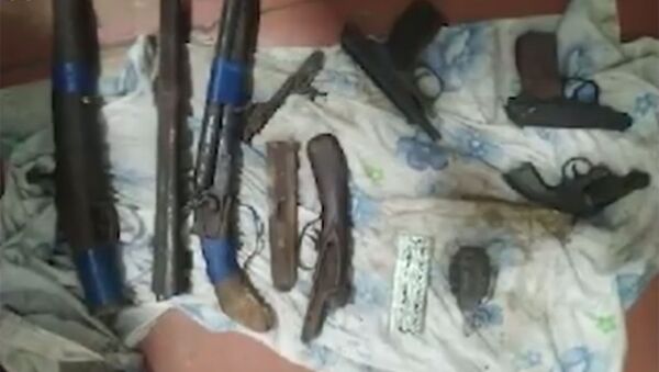 В центре Бишкека обнаружены боеприпасы и оружие — видео - Sputnik Кыргызстан