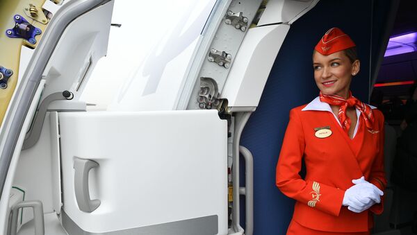 Стюардесса на борту пассажирского самолета. Архивное фото - Sputnik Кыргызстан