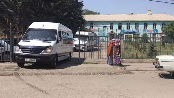 Ноокатта иштеген 74 медик Ысык-Көлгө эс алууга жөнөтүлдү. Видео - Sputnik Кыргызстан