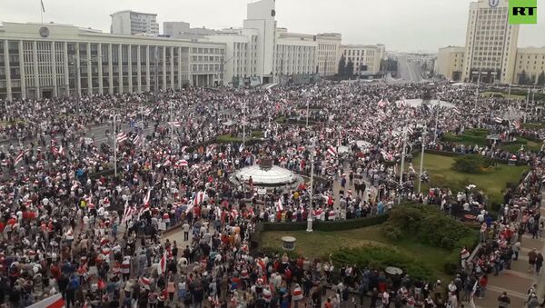 В центре Минска проходит массовая акция протеста — видео - Sputnik Кыргызстан