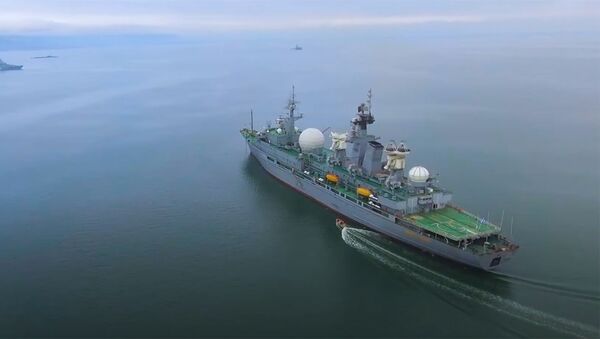 Российские крейсер и подлодка у берегов Аляски — видео учений - Sputnik Кыргызстан