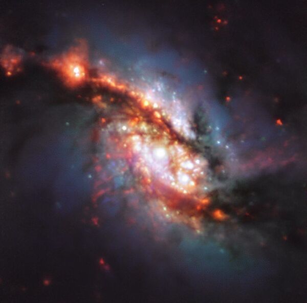 Спиральная галактика NGC 1365, снятая Очень Большим Телескопом (VLT) в Чили - Sputnik Кыргызстан