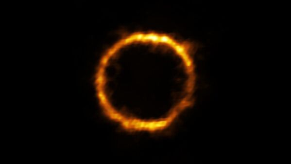 Молодая чрезвычайно далекая галактика SPT0418-47 в созвездии Часов - Sputnik Кыргызстан