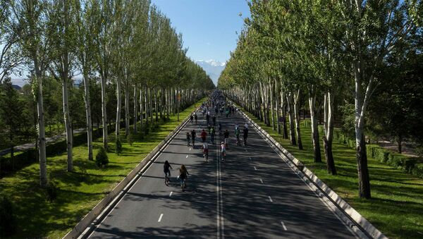 Первый в этом году велопробег в Бишкеке — видео с высоты - Sputnik Кыргызстан