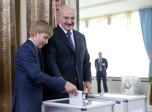 Ошол эле президенттик шайлоодо бюллетень салган - Sputnik Кыргызстан