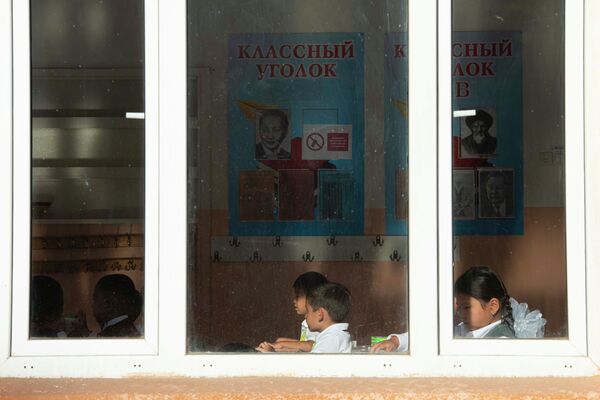 Начало учебного года для первоклассников в Бишкеке - Sputnik Кыргызстан