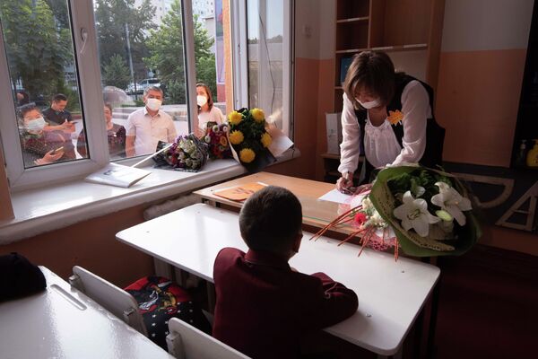 Начало учебного года для первоклассников в Бишкеке - Sputnik Кыргызстан
