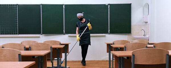 Подготовка школы к новому учебному году Подготовка школы к новому учебному году - Sputnik Кыргызстан